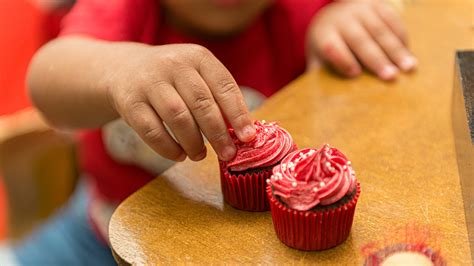 'Too messy': Why this teacher's 'no cupcake' video went viral.
